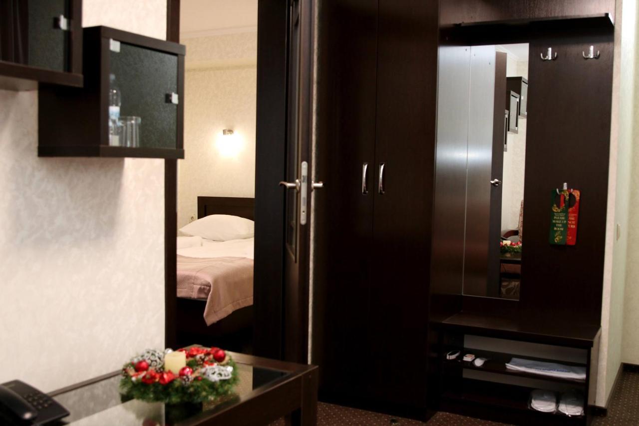 Hotel Tourist Rivne Exterior photo
