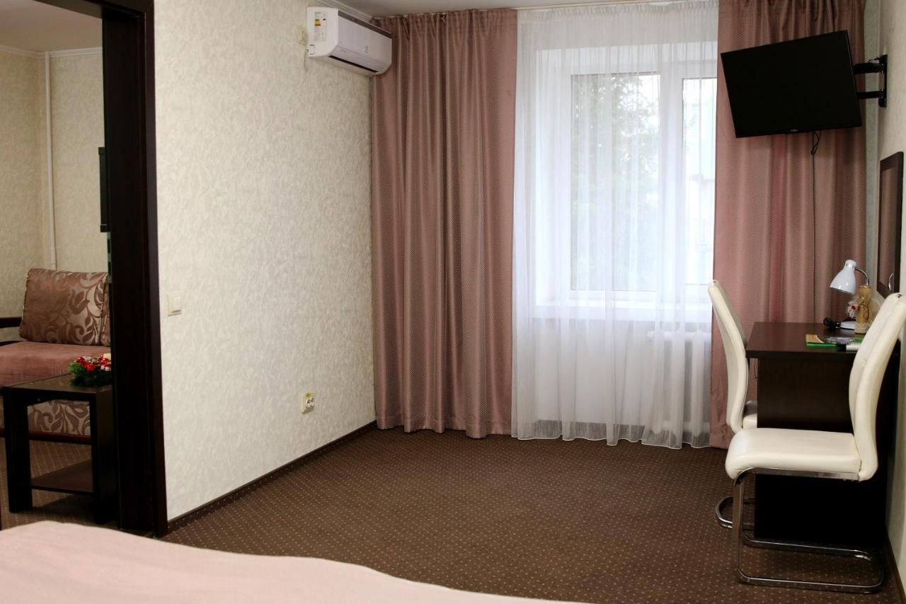 Hotel Tourist Rivne Exterior photo