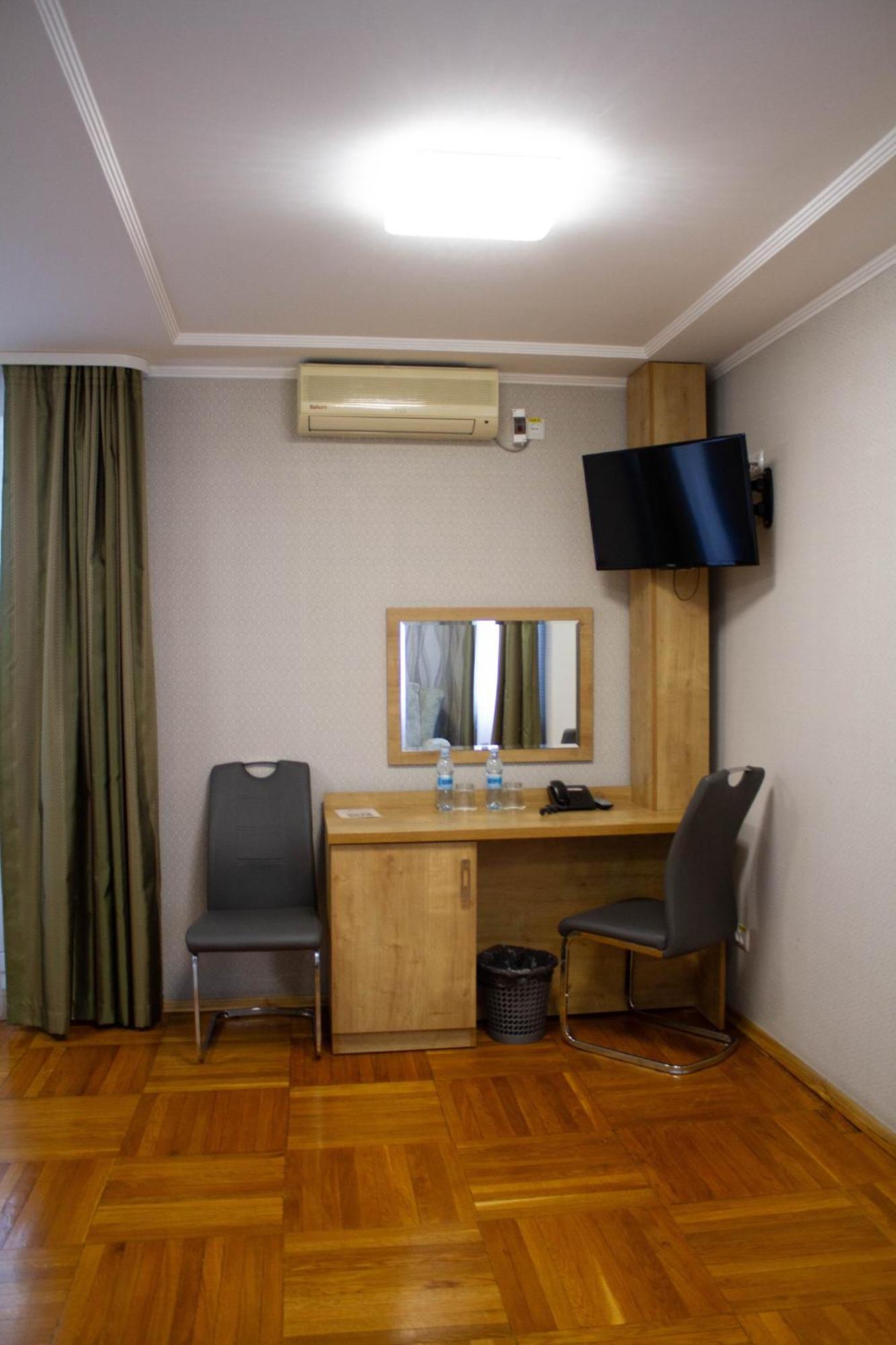 Hotel Tourist Rivne Exterior photo