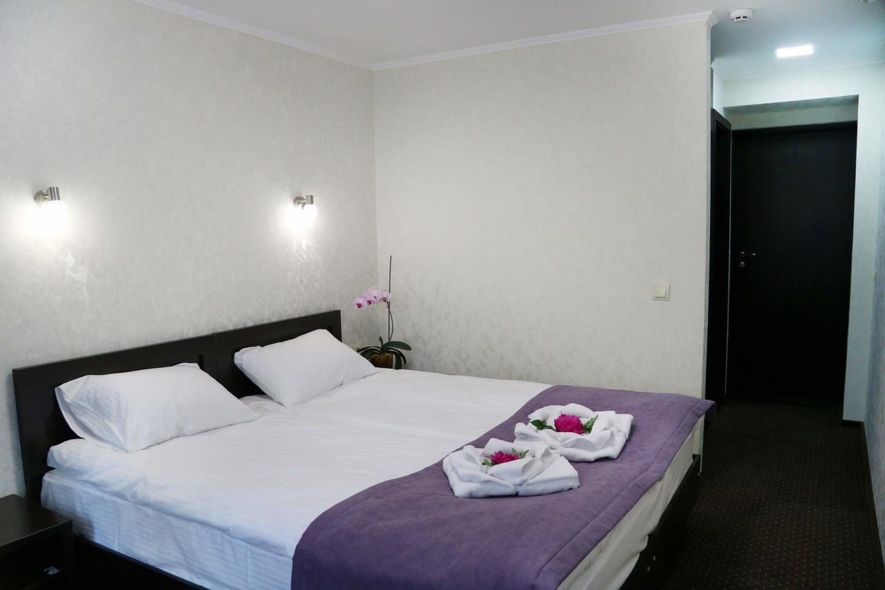 Hotel Tourist Rivne Exterior photo