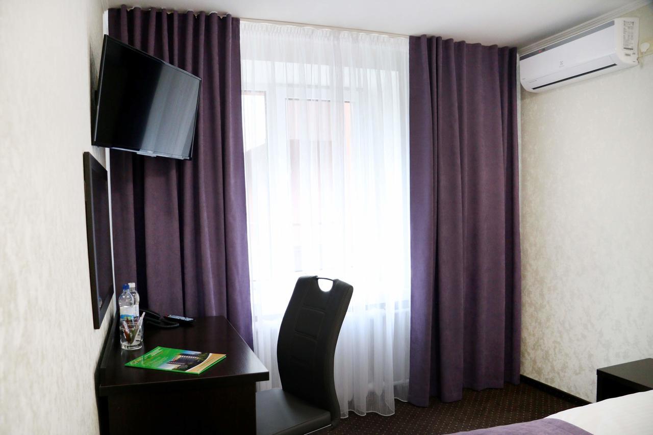 Hotel Tourist Rivne Exterior photo