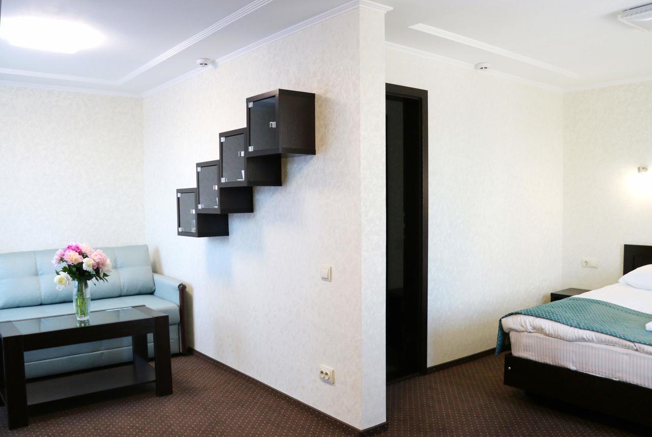 Hotel Tourist Rivne Exterior photo