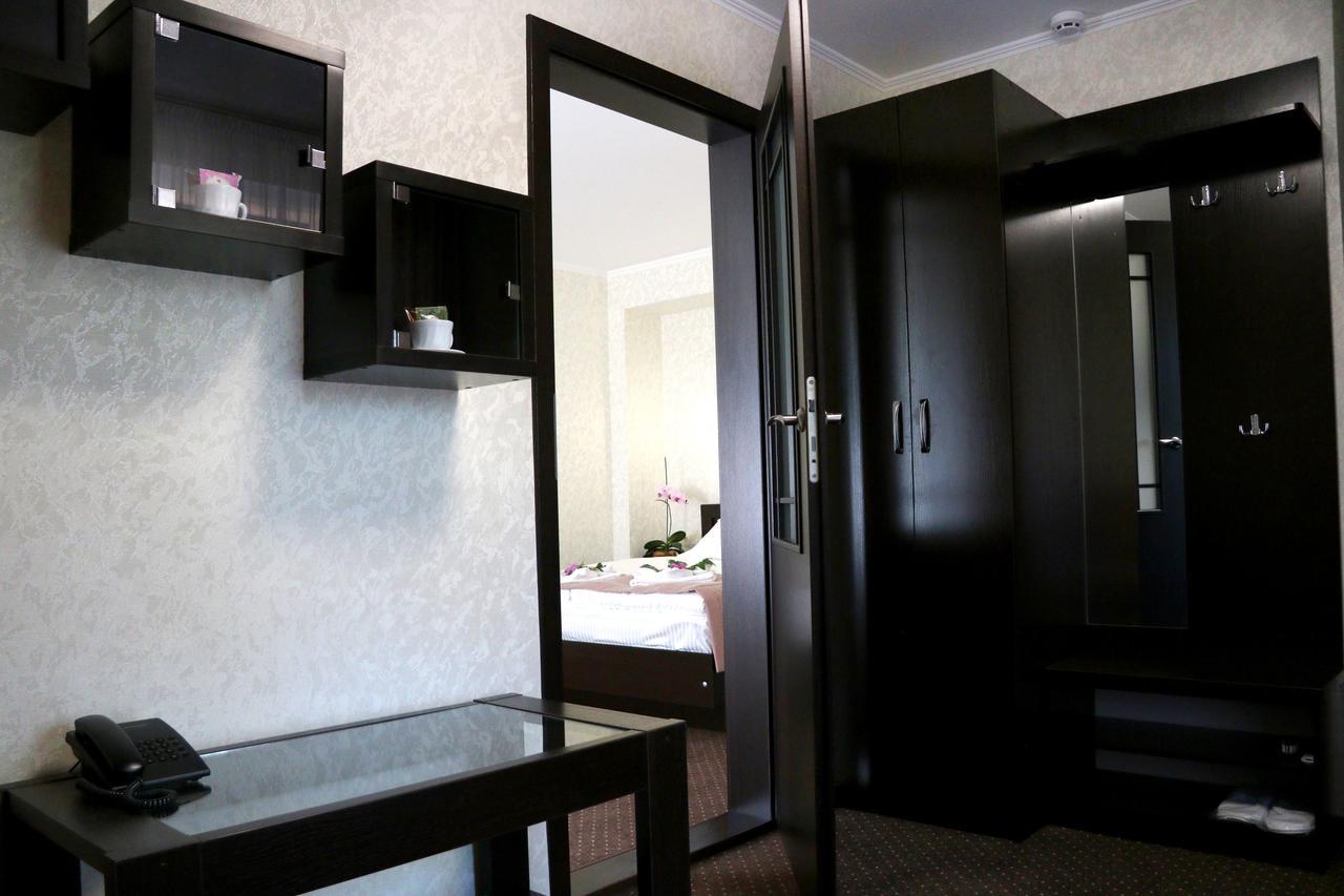 Hotel Tourist Rivne Exterior photo