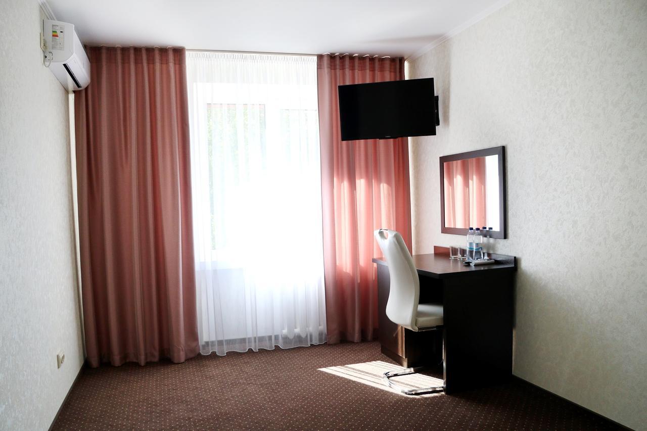 Hotel Tourist Rivne Exterior photo